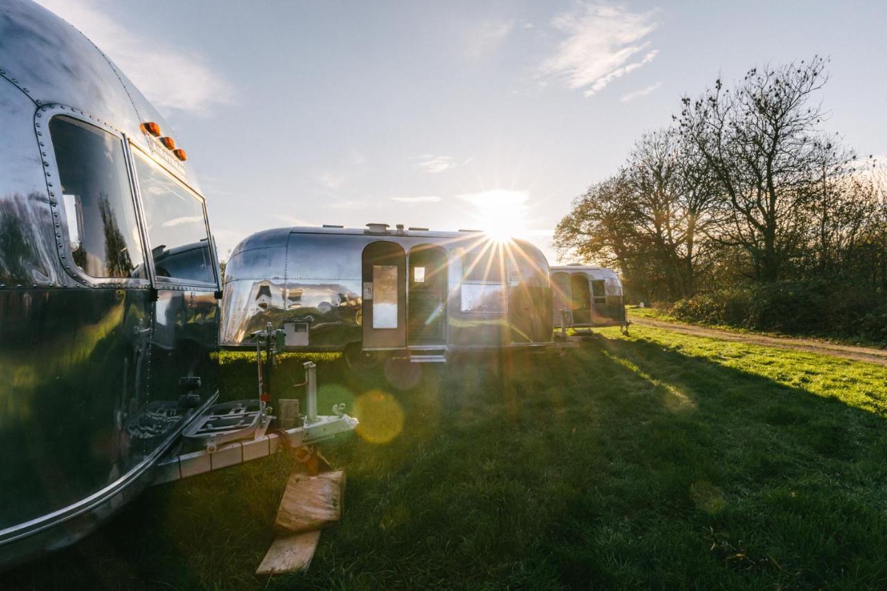 Silver Airstream Glamping & Rental Чичестер Экстерьер фото