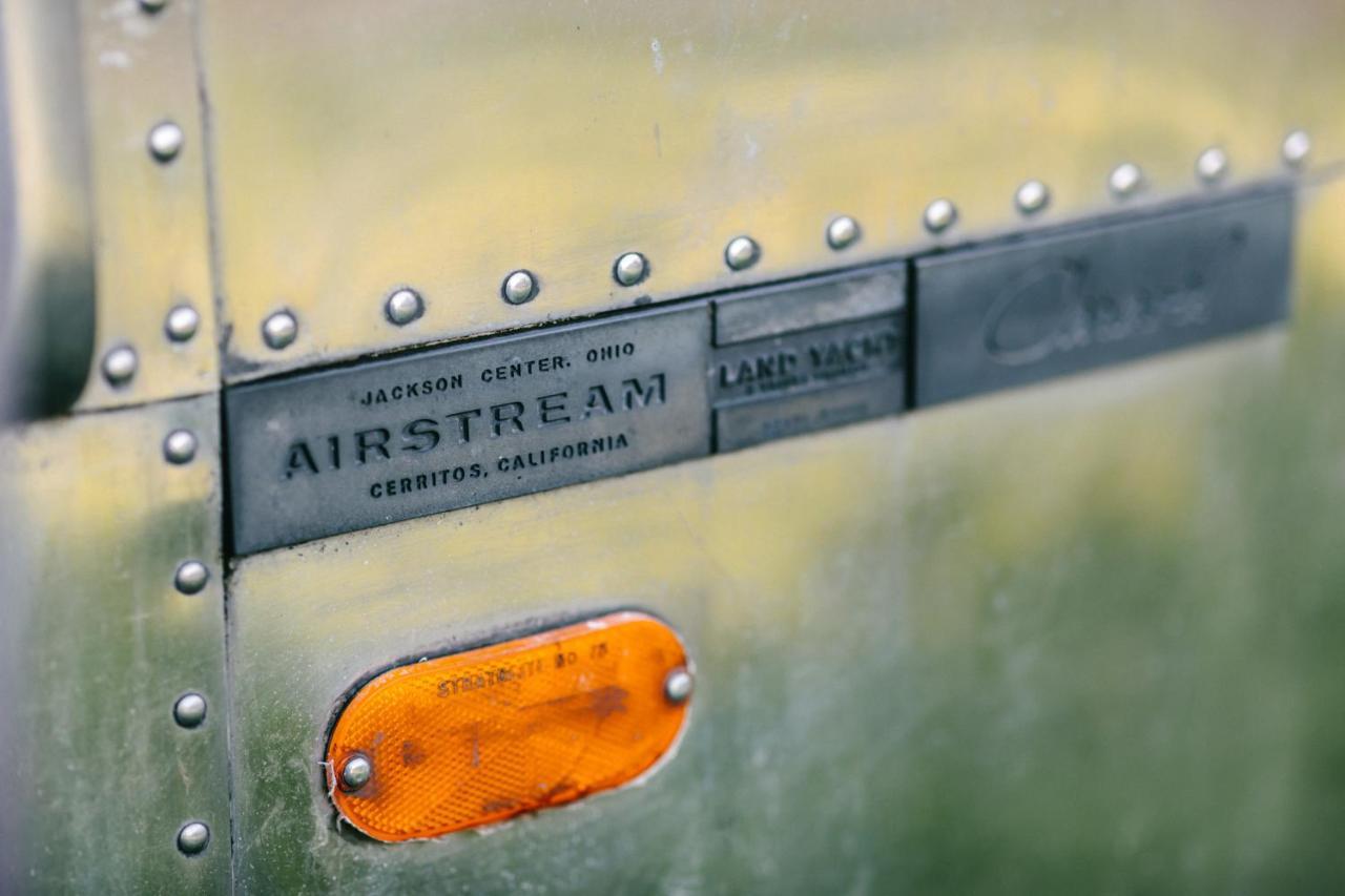 Silver Airstream Glamping & Rental Чичестер Экстерьер фото