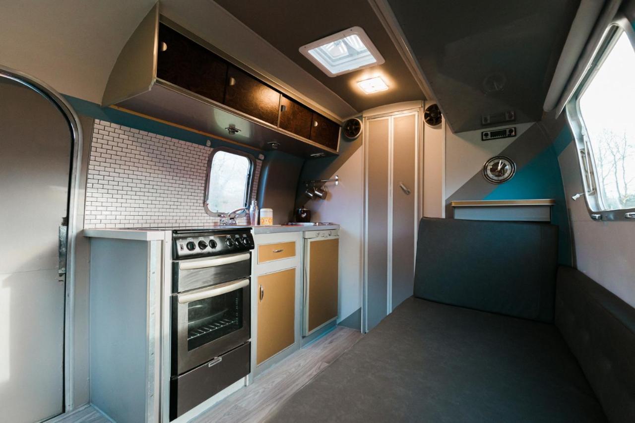 Silver Airstream Glamping & Rental Чичестер Экстерьер фото
