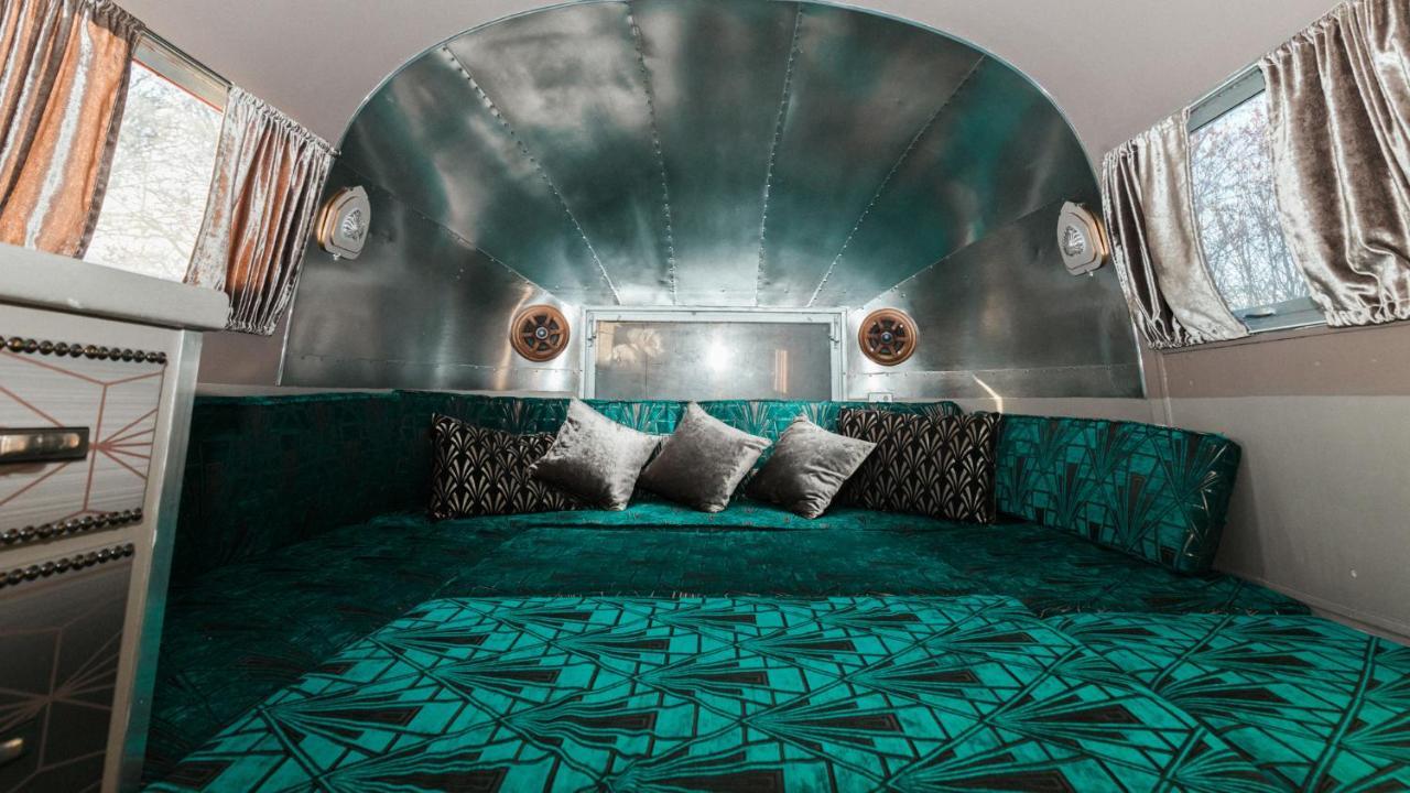 Silver Airstream Glamping & Rental Чичестер Экстерьер фото