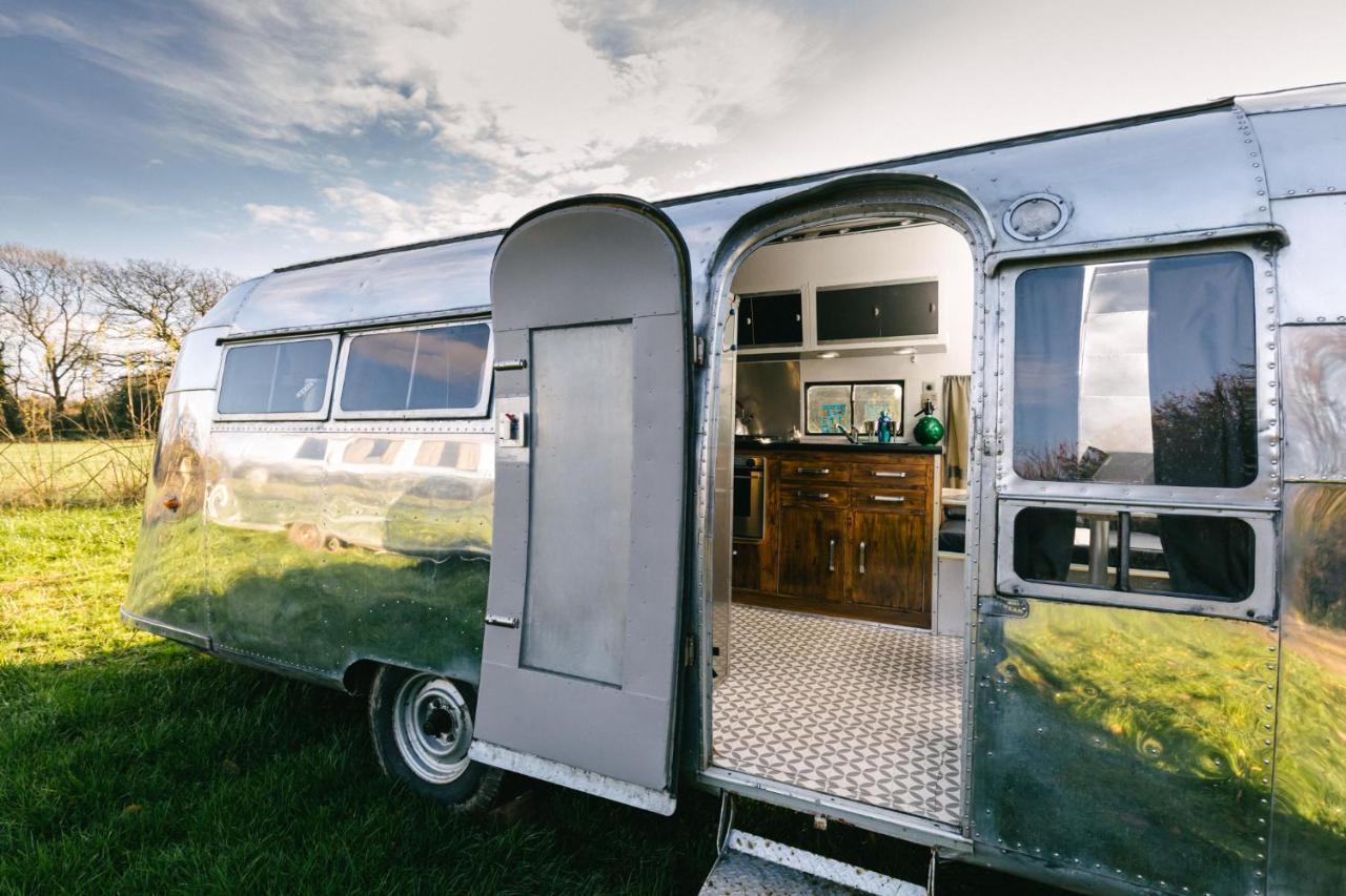 Silver Airstream Glamping & Rental Чичестер Экстерьер фото