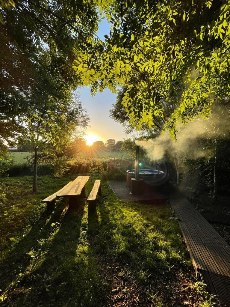 Silver Airstream Glamping & Rental Чичестер Экстерьер фото