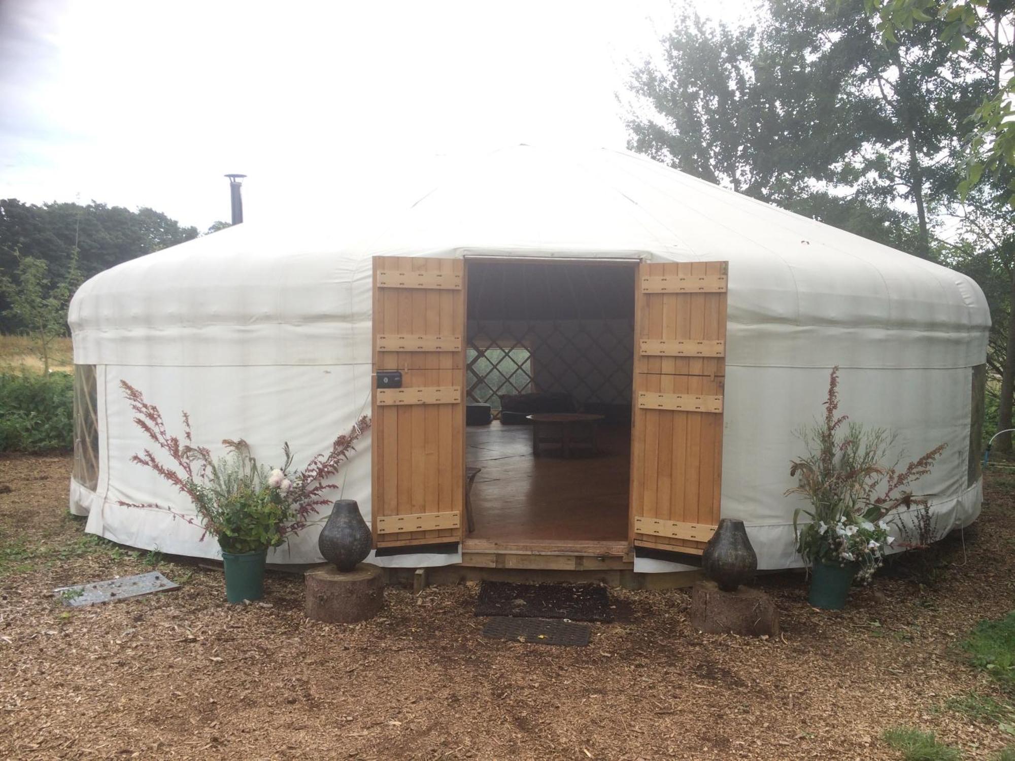 Silver Airstream Glamping & Rental Чичестер Экстерьер фото