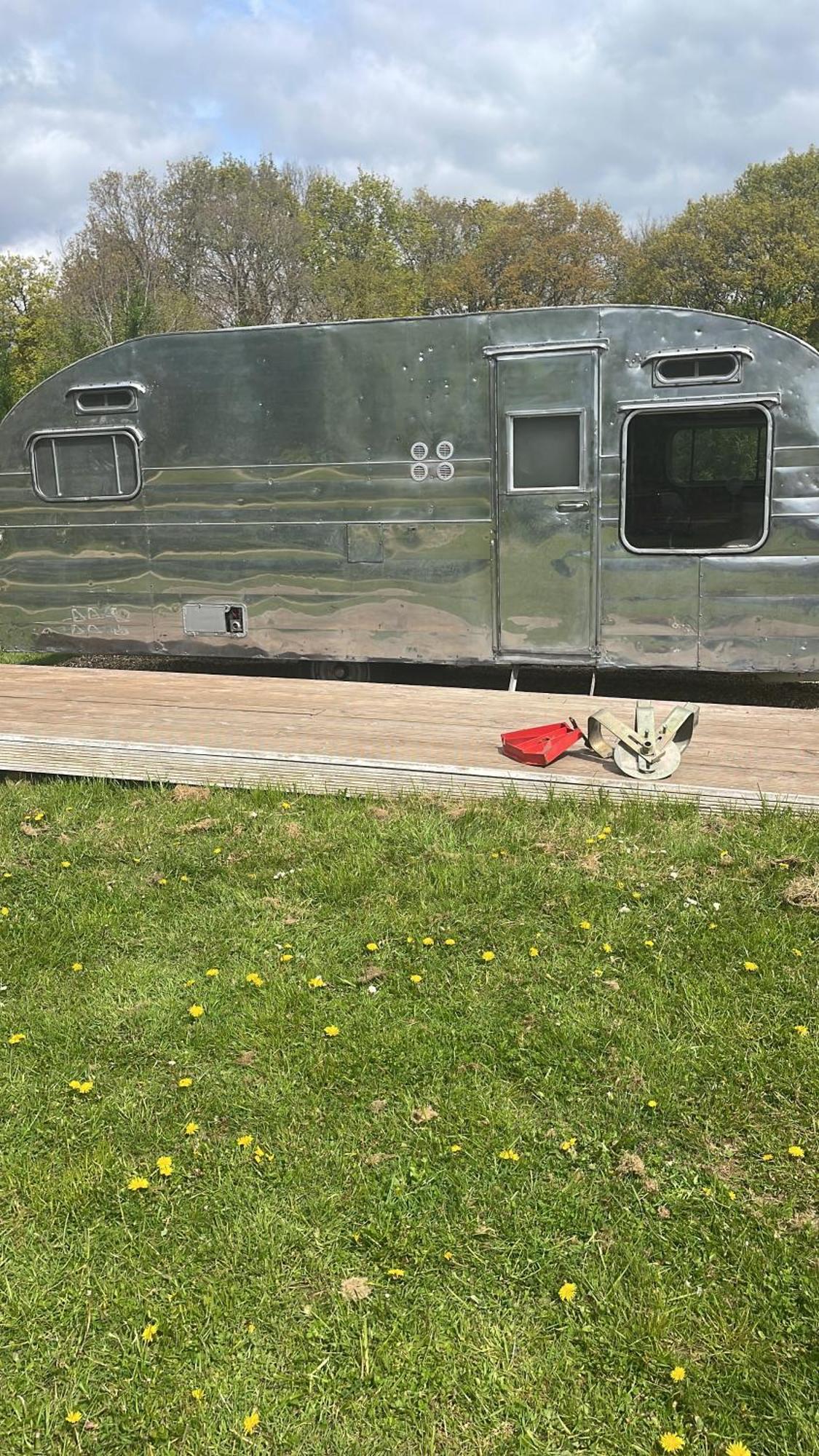 Silver Airstream Glamping & Rental Чичестер Экстерьер фото