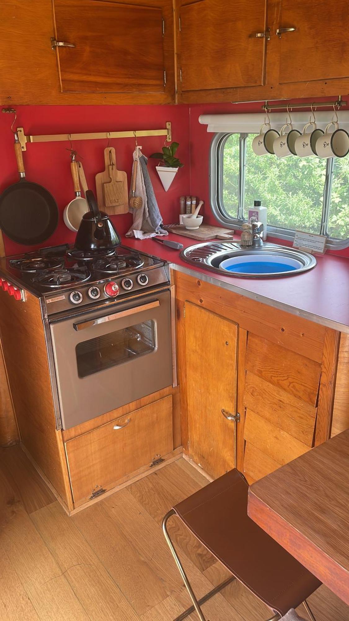 Silver Airstream Glamping & Rental Чичестер Экстерьер фото